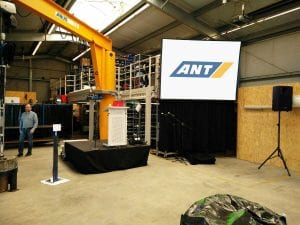 Gain 26 Hellraumleinwand inkl. Podest, Rednerpult, Audioanlage für eine Hausmesse der ANT AG in Lübeck